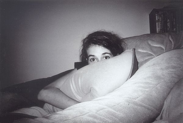 Kari-behind-pillow k048